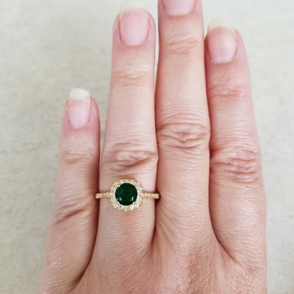 18k Emerald Ring - Picture 7 of 8